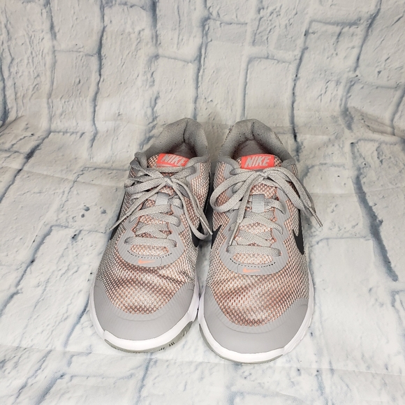 Nike Sneakers size 6.5 - Picture 3 of 9